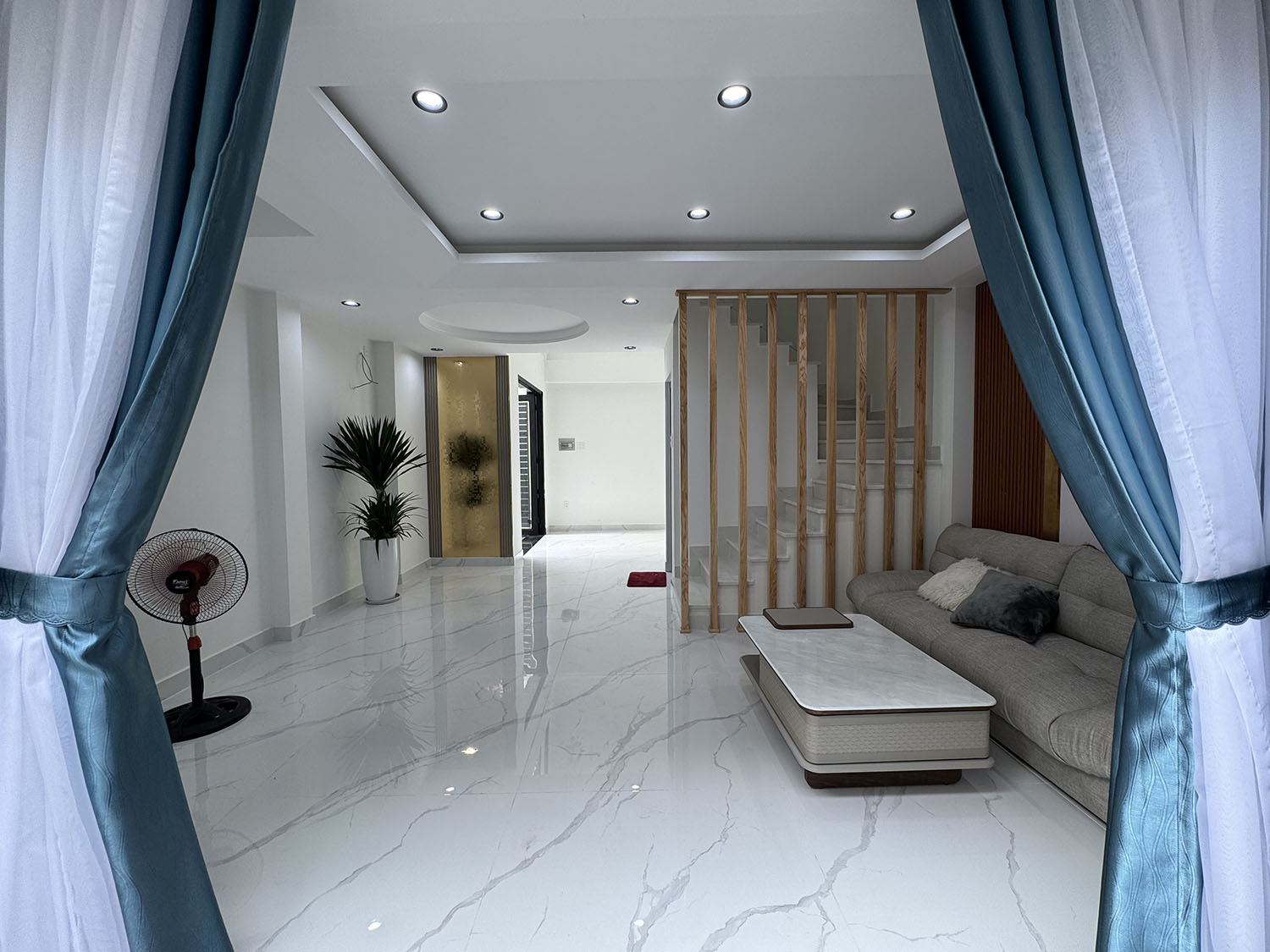 Biệt thự mini 3 lầu, t.kế Tân Cổ Điển, Full n.thất, hẻm ôtô Cầm Bá Thước - Cạnh Phố Ẩm Thực PXLong